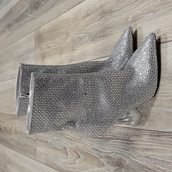 Steve Madden Size 7 Silver Embellished Vivy Heeled Bootie - Picture 1 of 9